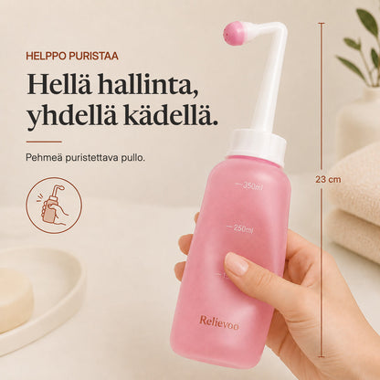 Hand squeezing the 23 cm Relievoo peri bottle with one hand rvpumpen rvhasar